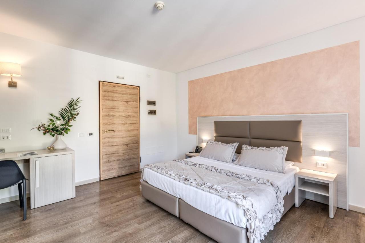 Standard Double or Twin Room Balcony