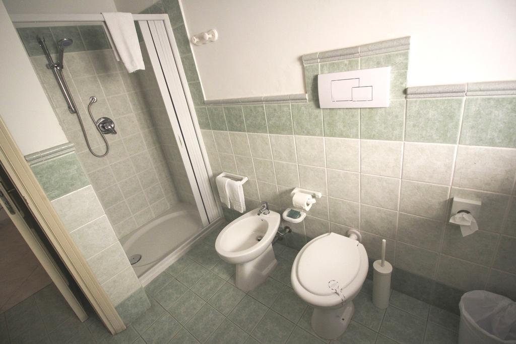 Vierbettzimmer mit eigenem Bad